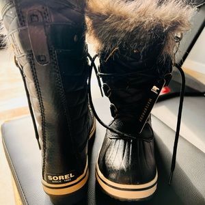 Winter boots, BRAND NEW, never been worn